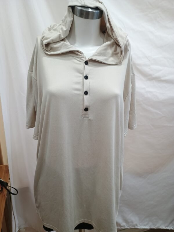 Vestido oversize con capucha