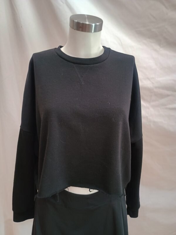 Sudadera crop negra Primark – Talla S