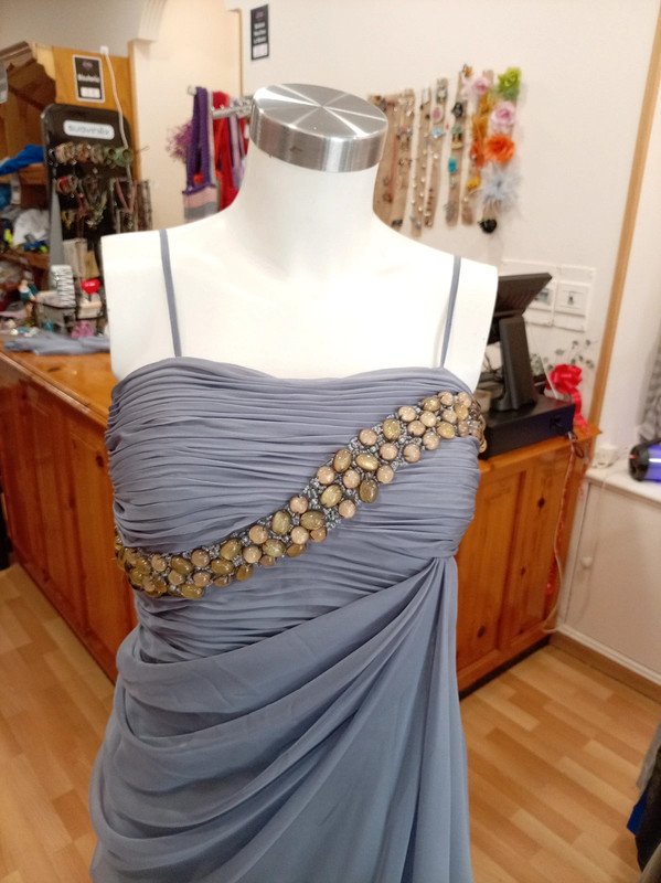 02cb382f-3fe8-4302-9925-b8ea2d947fb0.jpeg Conjunto vestido de fiesta Zeila Talla S + zapatos Almudena 38 look completo fiesta