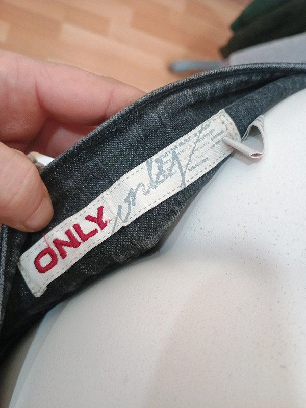 Jeans negros ONLY – Talla 38 – Corte recto