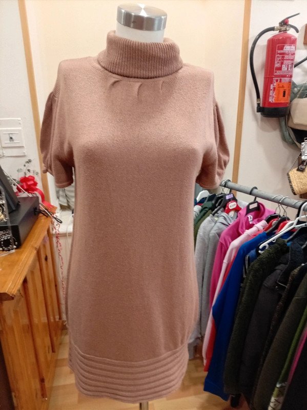 Vestido de punto beige cuello alto – comfy + elegante talla L