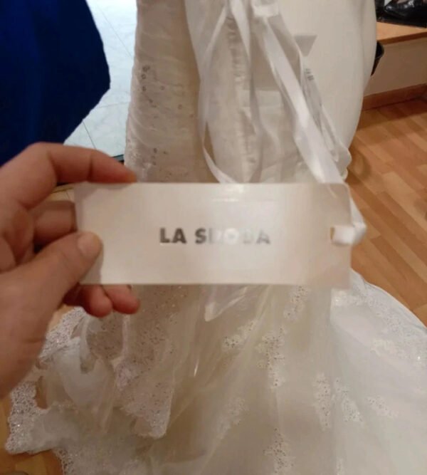 08ecac0b-2f57-4690-89c2-da18141c32ad.jpeg Vestido de novia sirena LA Sposa encaje y pedrería – talla 46 – impecable
