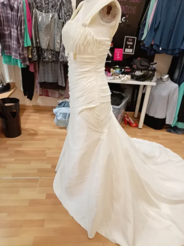 0985651b-1295-41c8-be88-c5d9df0a57d6.jpg Vestido de Novia Marina Navarro Talla 40