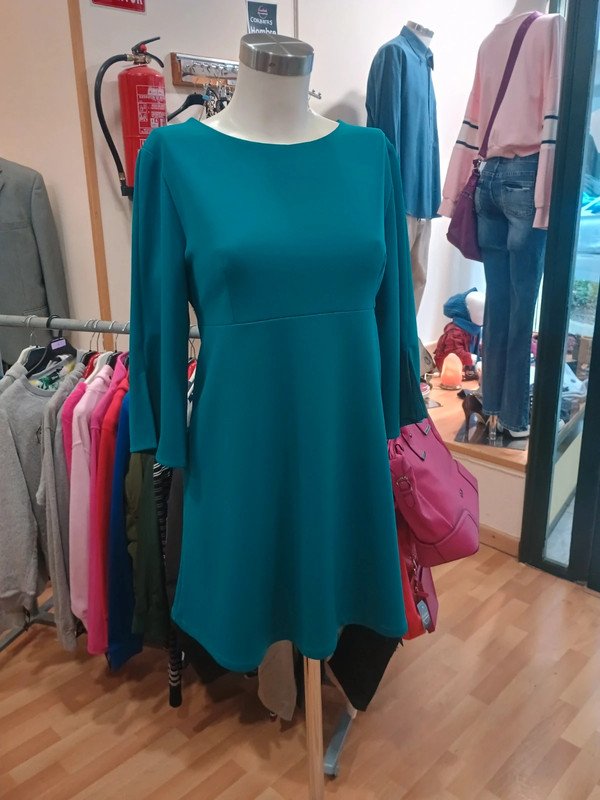 1075904a-dc19-4399-9494-9f97ffd91af2.jpeg Vestido verde petróleo Cerezas – talla L– elegante y cómodo
