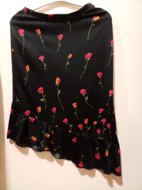 Falda negra con flores Polizón woman S
