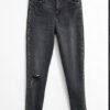 1fecca63-600f-496b-bdd2-51e8b38d8016.jpeg "Zara" "T38" vaqueros gris oscuro con roto y lateral snake – 5 euros