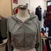 Sudadera corta con capucha gris y cremallera – Shein XS