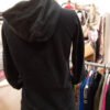 Sudadera negra con capucha