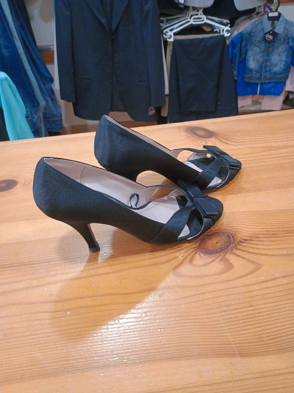 Tacones negros Alex Silva talla 36– elegantes con lazo