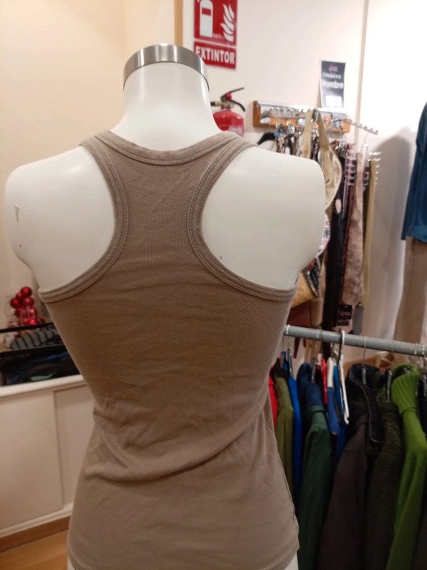 Camiseta de tirantes beige