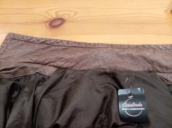 Chaqueta de piel marrón estilo biker con diseño geométrico – Vintage