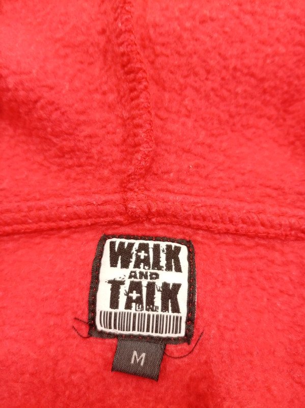 Sudadera roja con capucha