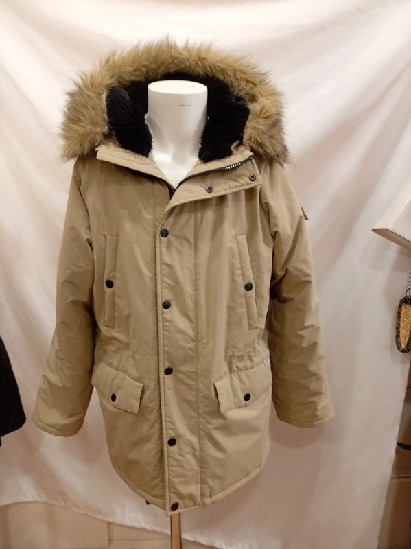 47dfc774-f344-4062-87e1-796d5f099a90.jpeg Parka Carhartt beige con capucha
