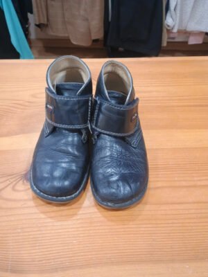 4adfbb13-f51a-4147-8144-1e17ff72082f.jpeg Botines niño Pablosky piel azul marino – talla 32