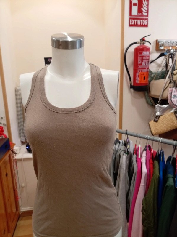 Camiseta de tirantes beige