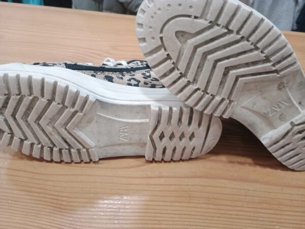Botines deportivos leopardo Zara – talla 34