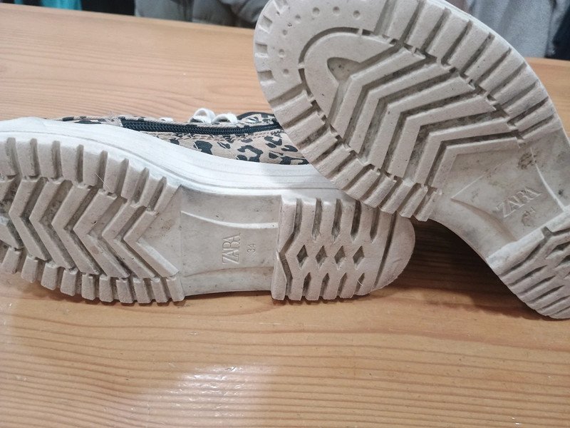 Botines deportivos leopardo Zara – talla 34