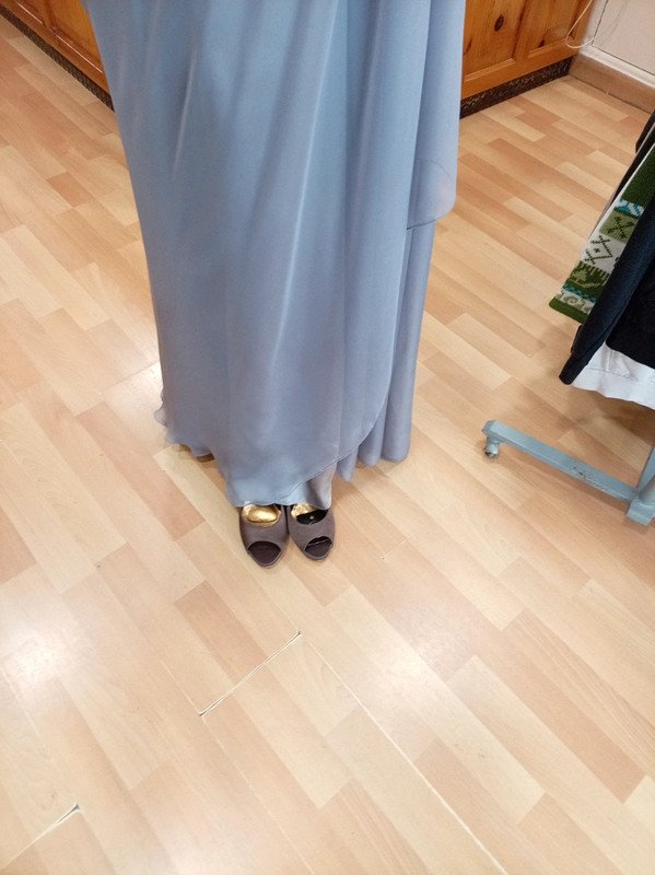 5a1f567f-435c-4a6c-a956-2faa3a0e40c1.jpeg Conjunto vestido de fiesta Zeila Talla S + zapatos Almudena 38 look completo fiesta