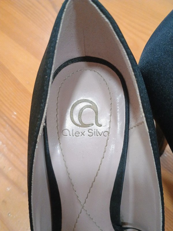 Tacones negros Alex Silva talla 36– elegantes con lazo