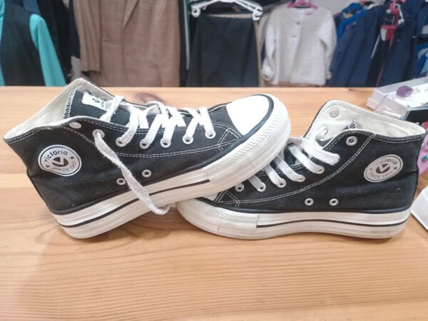 Zapatillas altas Victoria negras tipo Converse – talla 35