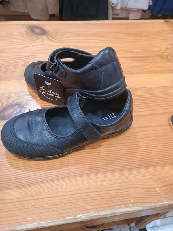 Merceditas escolares negras piel – talla 32 TEX – hechas en España