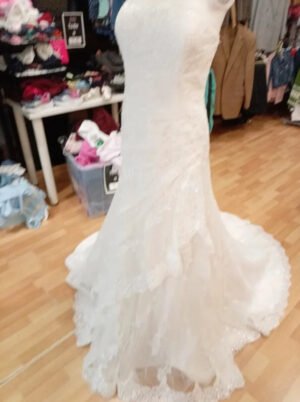 Vestido de novia sirena LA Sposa encaje y pedrería – talla 46 – impecable