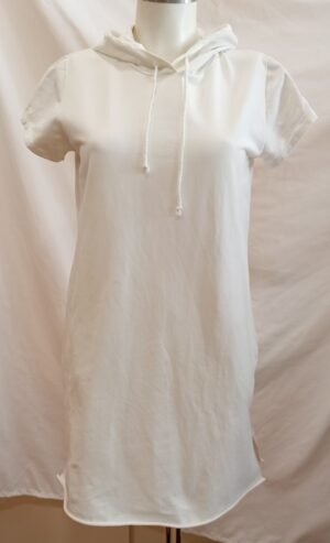 Vestido sudadera blanco con capucha – cómodo y versátil (Talla 42)