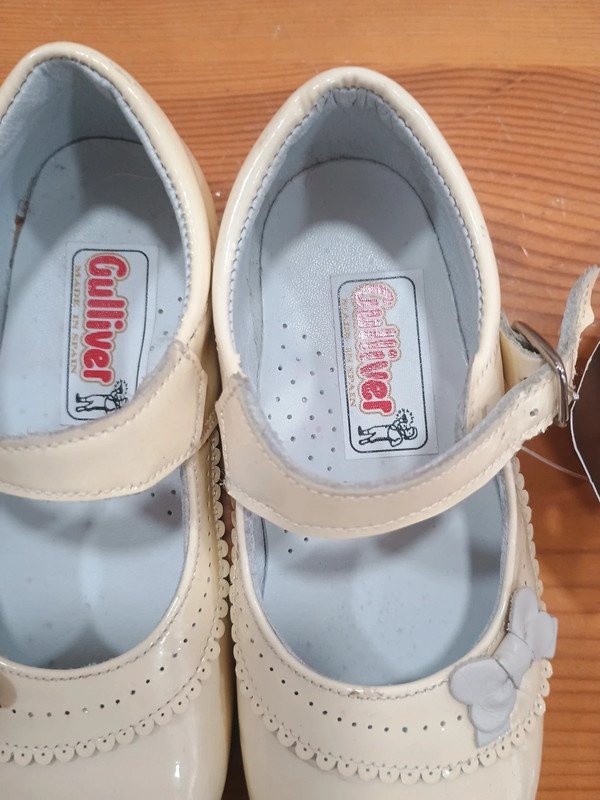 789b5308-0ac8-49df-a435-97e87e531ef1.jpeg Zapatos niña Gulliver beige charol – talla 26 – Made in Spain