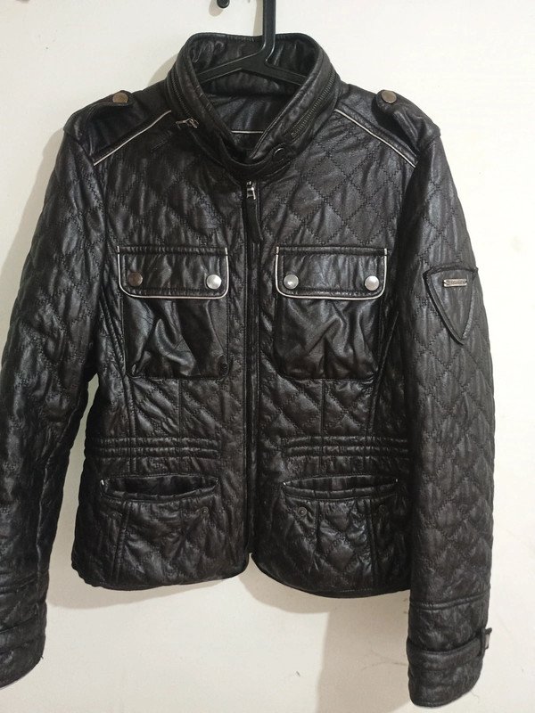 Chaqueta negra acolchada estilo biker D/Z Donjaz – Diario de la Moda