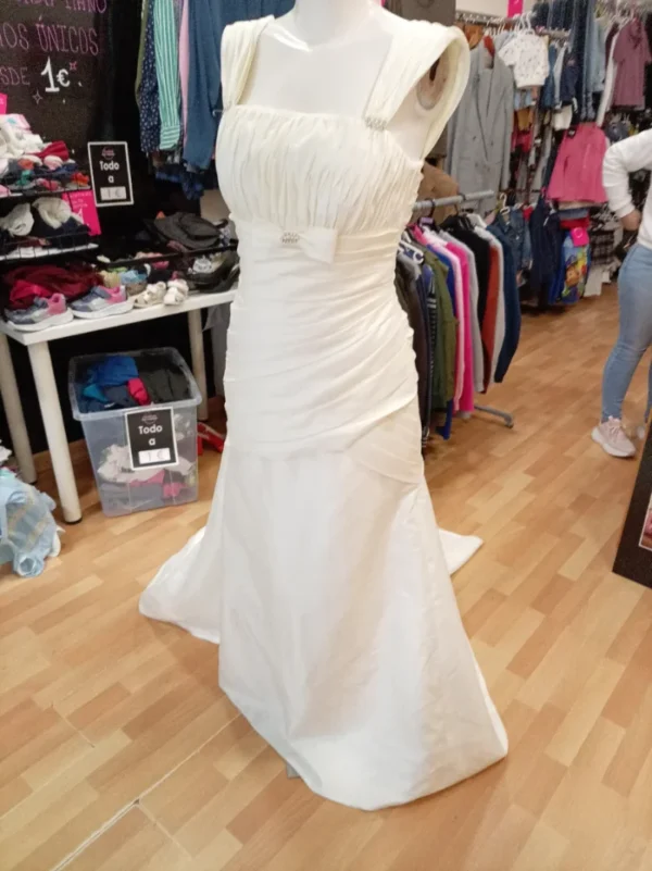 8000819c-c2e5-4053-aff6-f66b13352613.jpg Vestido de Novia Marina Navarro Talla 40