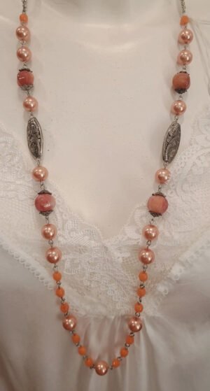 Collar largo perlas rosa y cuentas coral estilo elegante vintage