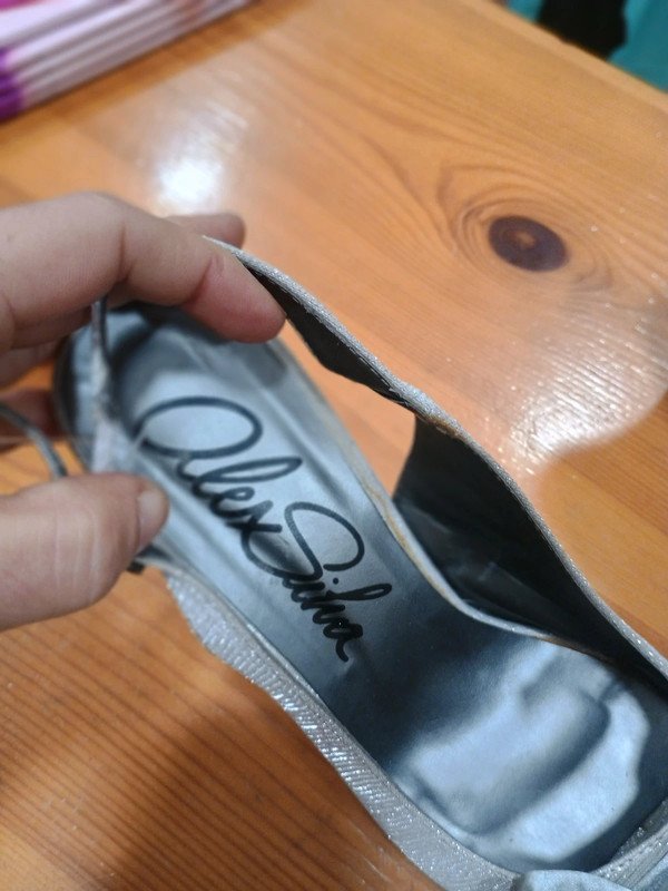 Sandalias de tacón plateadas con lazo Alex Silva – talla 40