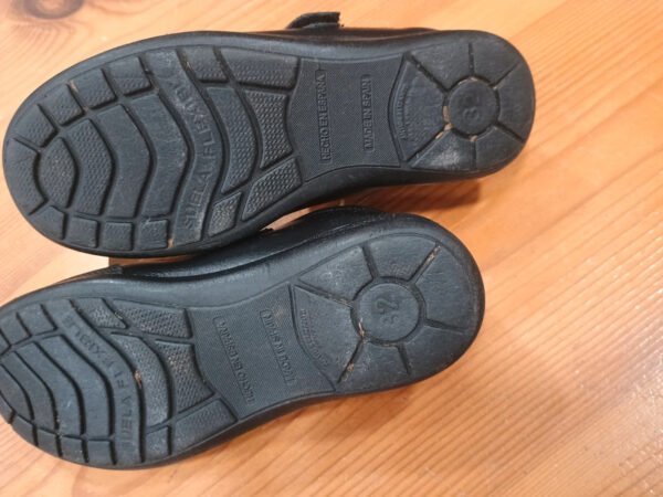 Merceditas escolares negras piel – talla 32 TEX – hechas en España