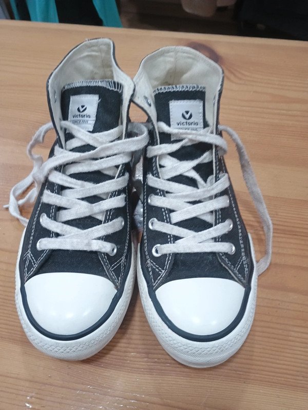 Zapatillas altas Victoria negras tipo Converse – talla 35