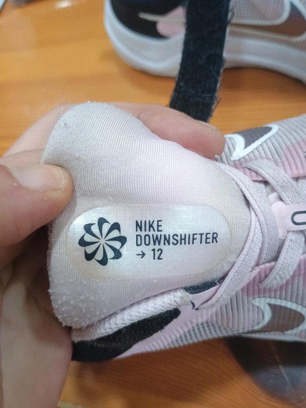 8b2c4e10-c15a-46f1-aee0-fd00aa5e39e3.jpeg Zapatillas niña Nike Downshifter rosa – talla 35