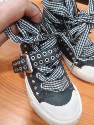 Zapatillas niña Zara Kids negras con tachuelas – talla 27