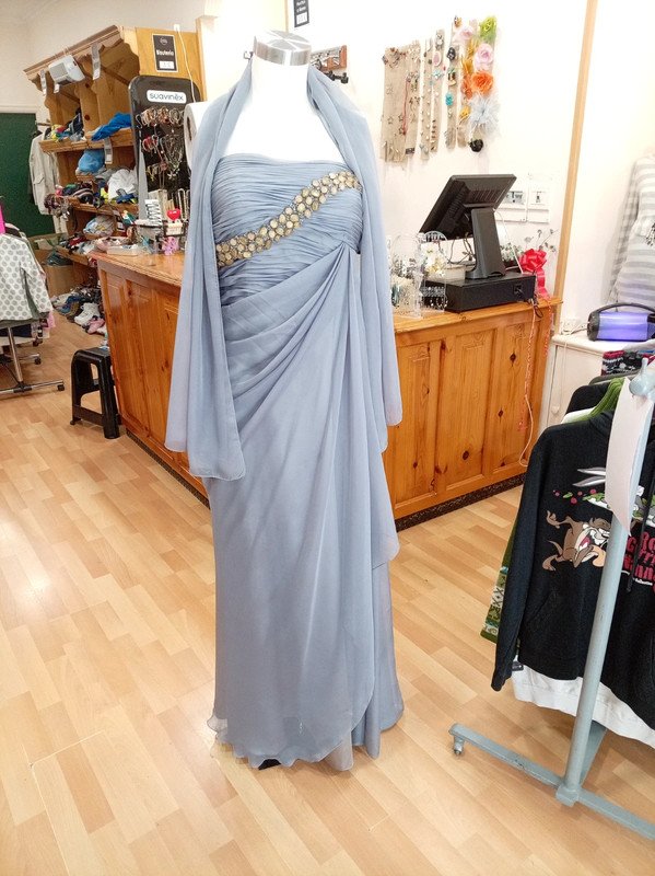 9b403438-b96c-4a74-a206-d7b0a2292961.jpeg Conjunto vestido de fiesta Zeila Talla S + zapatos Almudena 38 look completo fiesta