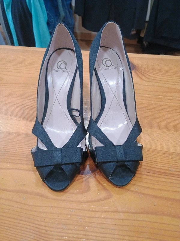 Tacones negros Alex Silva talla 36– elegantes con lazo