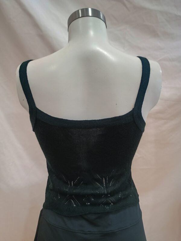 Top de Punto Negro Calado Talla S – Estilo Casual