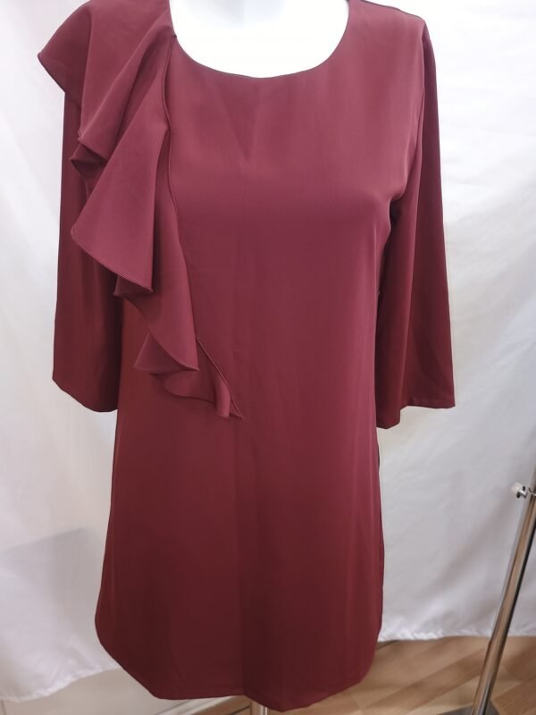 Vestido Granate con Volante Talla S – Estilo Elegante