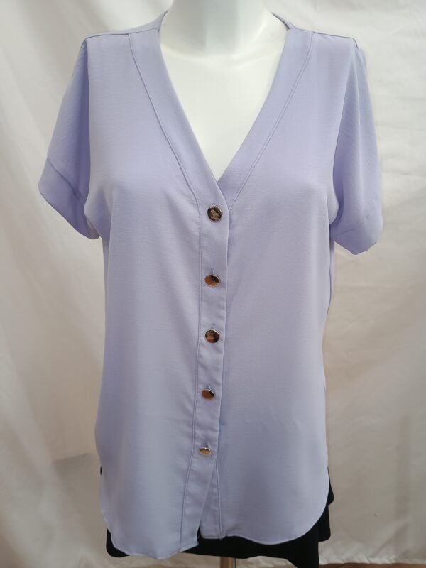 Blusa Lila con Botones Talla M – Estilo Elegante