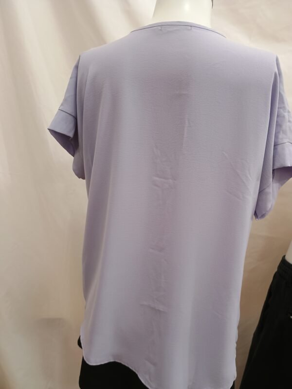 Blusa Lila con Botones Talla M – Estilo Elegante