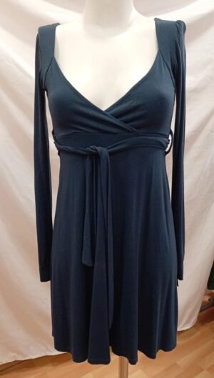 Vestido negro Bershka  Talla M– Elegancia y comodidad