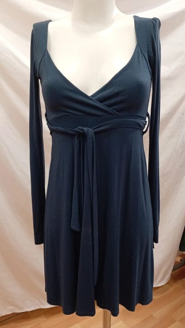 Vestido negro Bershka  Talla M– Elegancia y comodidad