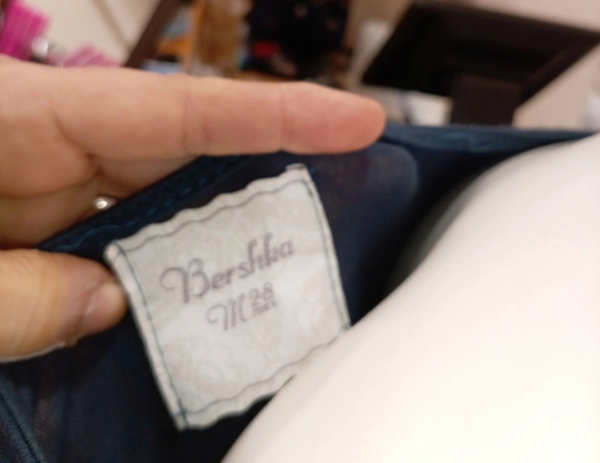 Vestido negro Bershka  Talla M– Elegancia y comodidad