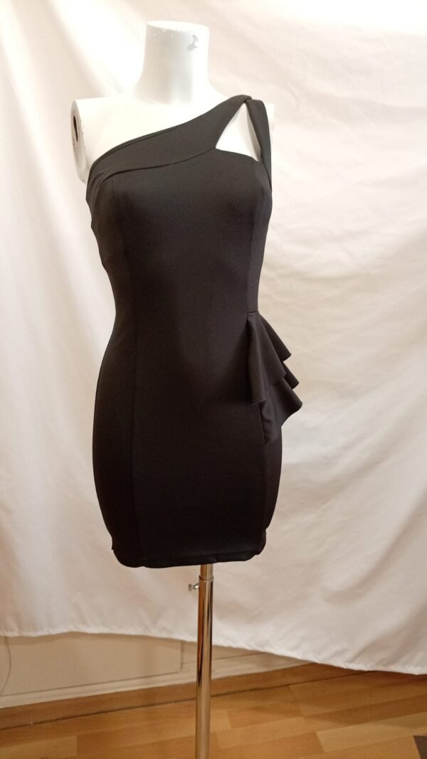 Vestido negro asimétrico S – elegante y ajustado, efecto sexy