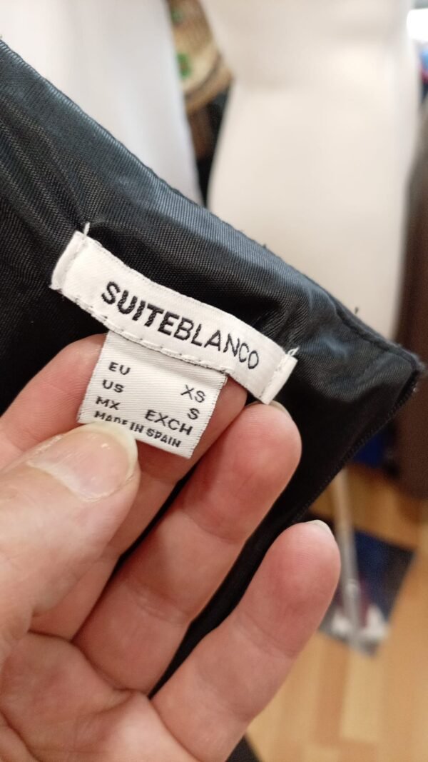 Vestido negro asimétrico S – elegante y ajustado, efecto sexy