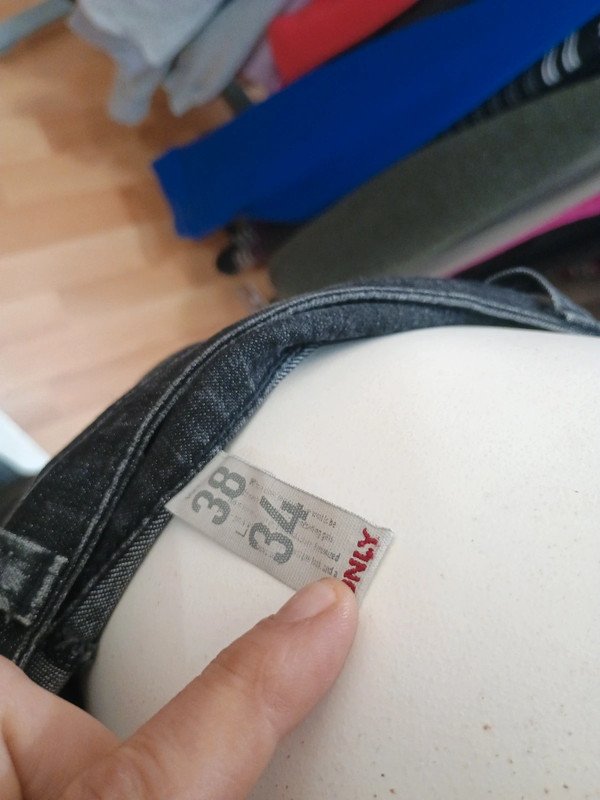 Jeans negros ONLY – Talla 38 – Corte recto