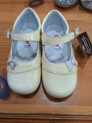 Zapatos niña Gulliver beige charol – talla 26 – Made in Spain