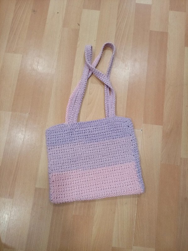 Bolso de crochet rosa hecho a mano